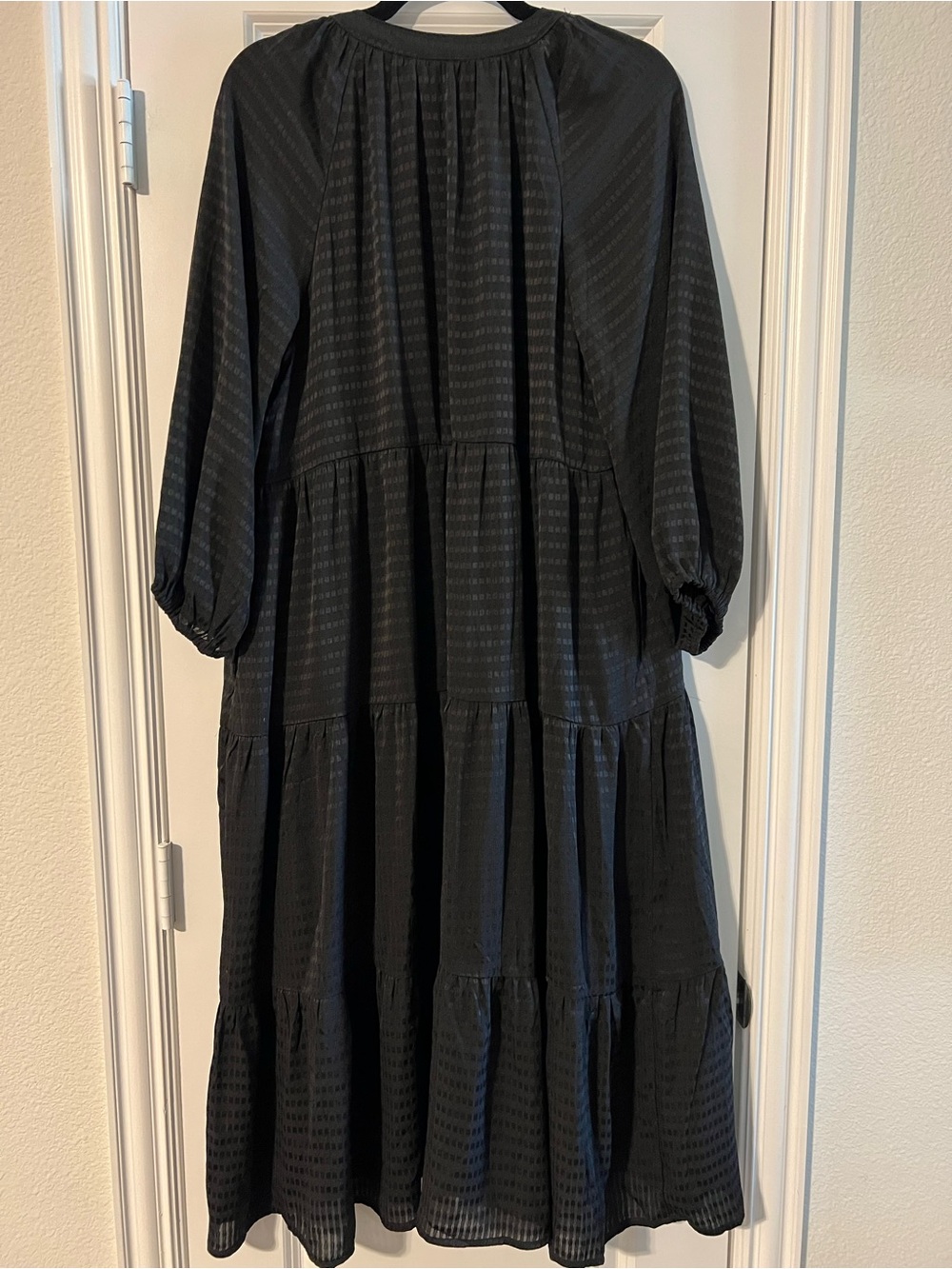 Black Tiered Long Sleeve Textured Dress - Picture 6 of 7